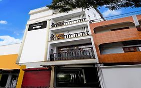 Super Townhouse White Town Near Rock Beach